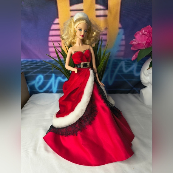 2007 Holiday Barbie - Picture 1 of 4